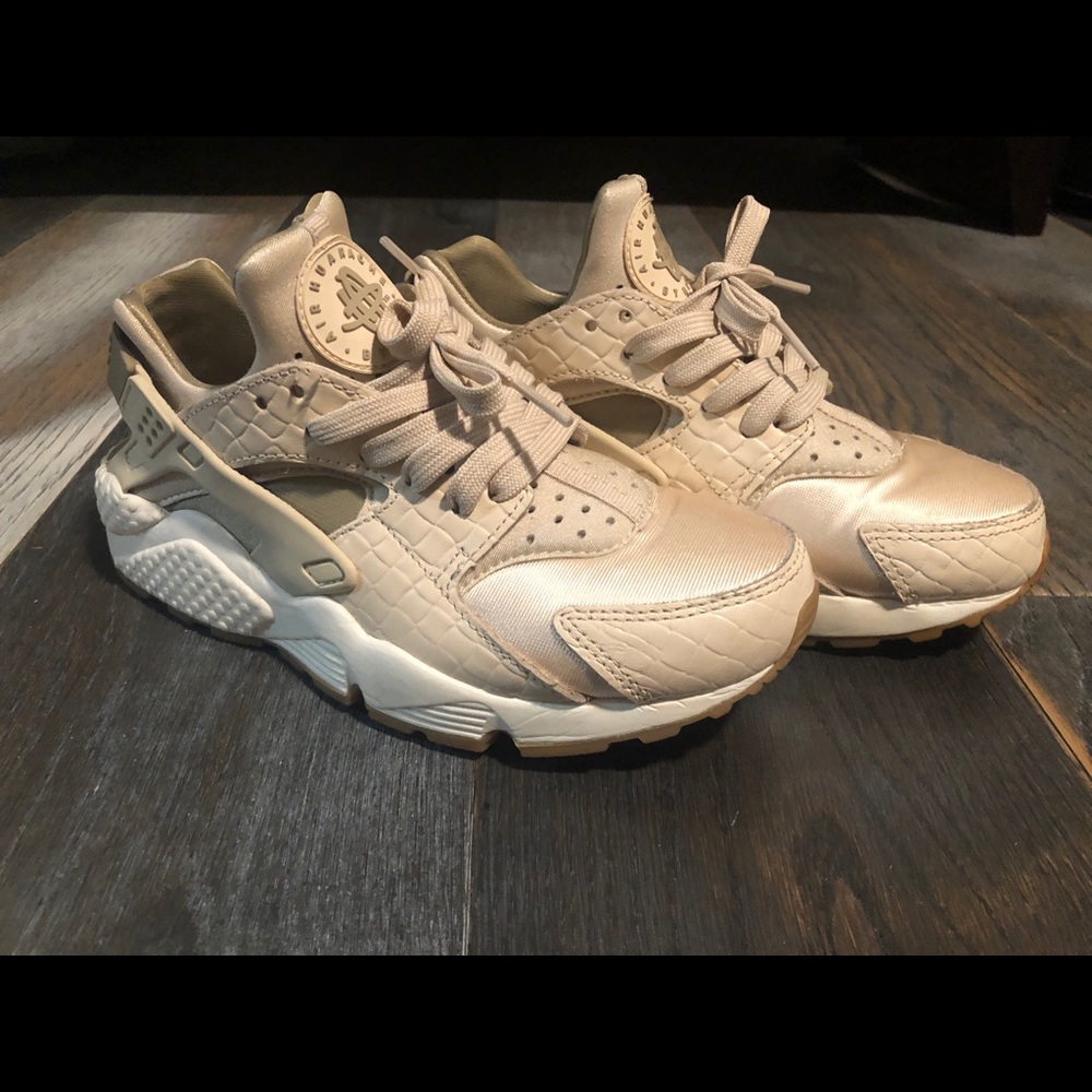 Air Huarache By NIKE